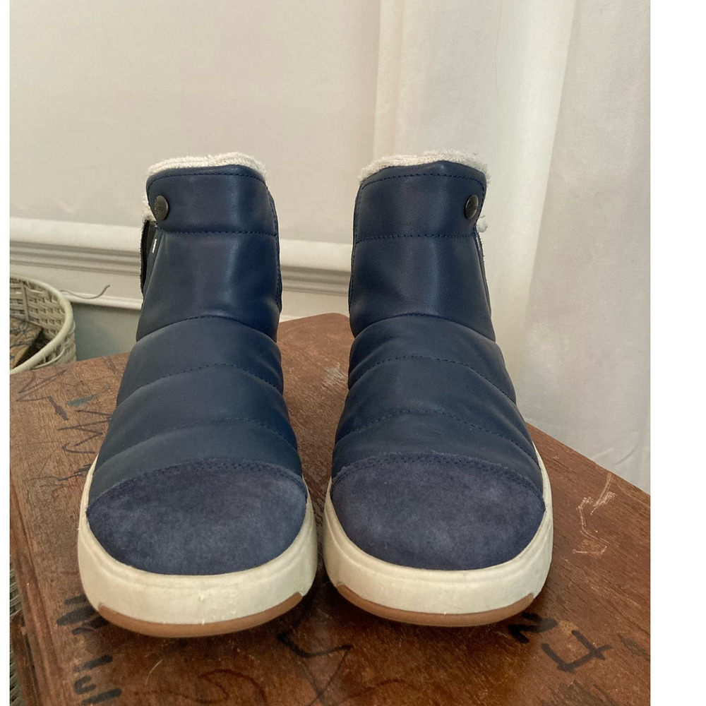 Stio Colter Leather Booties in Mulberry Navy Faux Shearling, W's 7 (Imperfect)